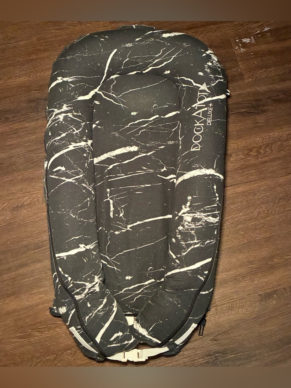 Deluxe + Dockatot Black Marble